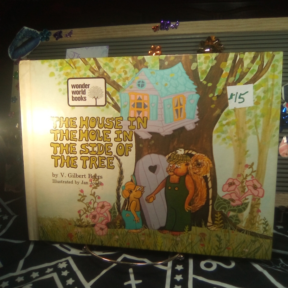 FREE VINTAGE THE HOUSE IN THE HOLE IN THE SIDE OF THE TREE HARDBACK